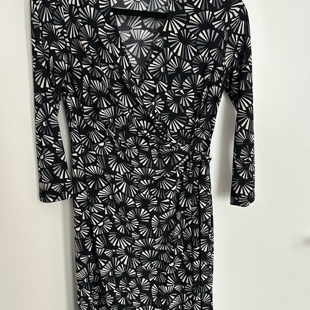 Anne Klein Black and White Geometric Long Sleeve Dress